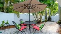 Luxury along Manatee River, close to Anna Maria beaches, heated pool & spa!