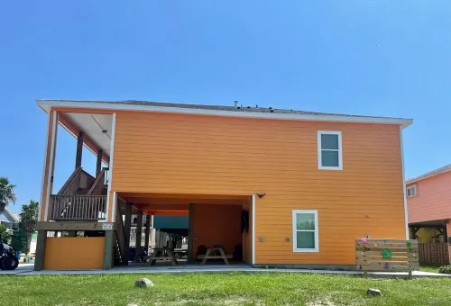 Casa Nemo- POOL! Boat Parking & Game Room! Heated pool & Walk to Sandfest