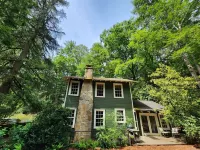 Classic Lakehouse on a Lovely Mountain Stream with Lake Rabun Access & 4 Bedroom Hotels in der Nähe von Tallulah Gorge State Park