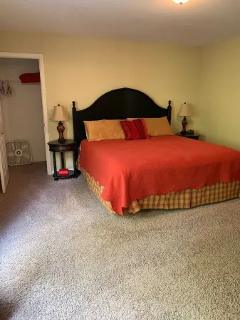 Large Lovely Lakehouse. Cottage 77