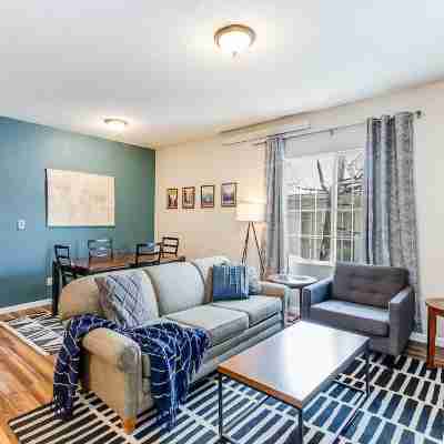 Beautiful 2-Bedroom Park View Others
