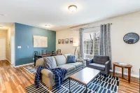 Beautiful 2-Bedroom Park View