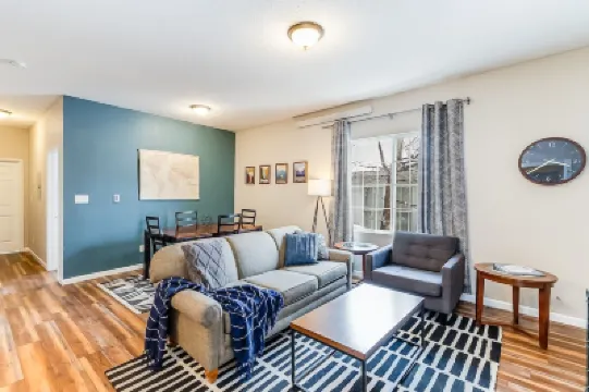 Beautiful 2-Bedroom Park View Hotels in 