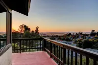 Sunset Spanish Villa W/ Pool, Pool table, BBQ +