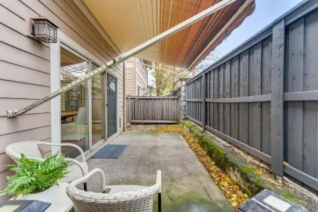 Gorgeously Designed Entire Home! Отели в г. Хазел Делл Север