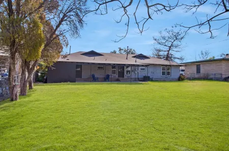 Designer 4/2 Blocks from Baylor Scott & White Hospital