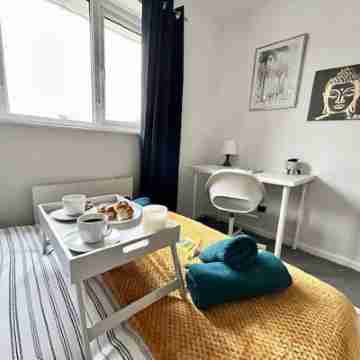 Unique Indian Inspired Townhouse Sleeps 11 In Northampton Rooms