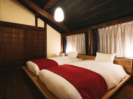 Paak Hotel Отели рядом с достопримечательностью «Obi Castle History Museum»