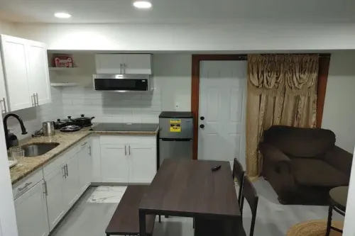 Cozy 1 Bedroom Non Smoking  with Double Bed -Close to Rutgers & Rwj Hospital Hotels in North Brunswick