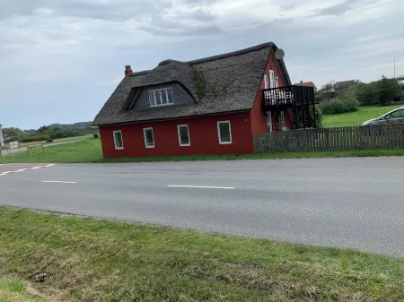 Large house in a surfer's paradise with a sauna and fireplace Отели в г. Vestervig