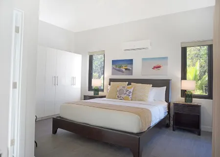 Beautiful Modern Villa - short walk to Grace Bay Beach Отели в г. The Bight Settlement