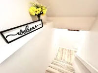 2 Bed rooms|Private entrance|Free Parking|Self-Check-in into our Upscale Haven.