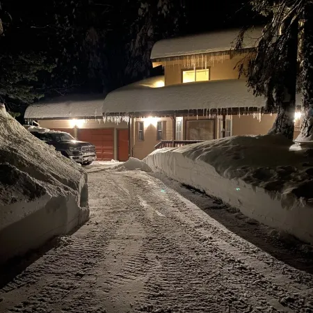 Ebbetts Pass Getaway - Awesome Easy Access Large Mountain Cabin