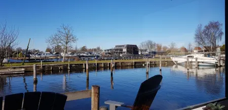 Poellodge , Houseboat With Nice Terrace and View