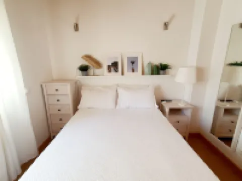 Central, one-bedroom duplex near the sea. Free Wi-Fi