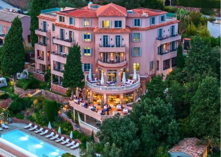 Tiara Miramar Beach Resort