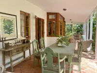 Magical private estate:3 bed Sage Cottage,big porch near Cambridge Beaches & fun