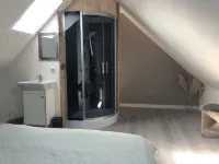 NEW:Cozy Apartment on the Water in Jorwert, just a stone's throw from Leeuwarden Hotels in Littenseradeel