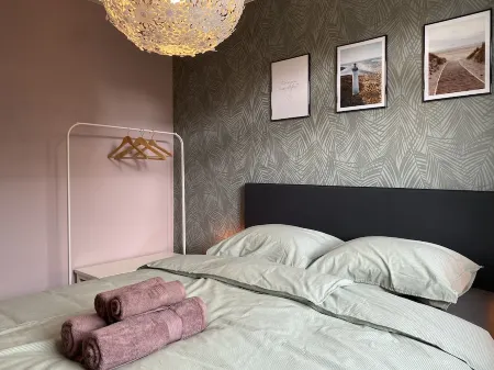 Fully equipped guest house, evening sun, towns and beaches nearby