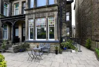 Garden Mews - 2 bedroom - Harrogate Town Centre - Patio area