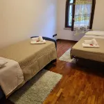 ORANGE CHEZ BARNIE Отели в г. 