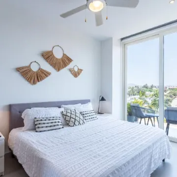 PAVILION 2BR, Rooftop Infinity Pool & Jacuzzi with AMAZING views of the ocean.