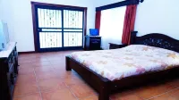 Quinta El Poblado Luxury Home near Jaco Beach