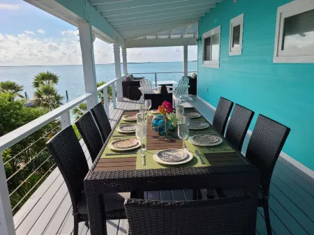Out Island Lux private beach/dock, sleeps up to 14 with cottage for an extra fee