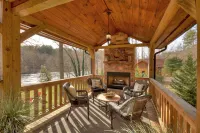 Luxury, Toccoa River Front, Fishing, 3 Fireplaces, Kayaks