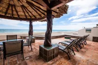 Beach Front Luxury Living & Spectacular Deck with heated Spa