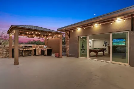 MODERN HOME WITH GYM, SAUNA, POOL AND GAME ROOM