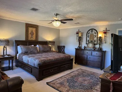 The MBA HOUSE Hotels near American Eagle Outlet