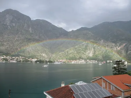 Immaculate Apartment,  Uninterrupted Stunning Bay Views , Private parking