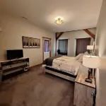 Family friendly 2 bdrm/ 3 bed  home mins from sandy beaches and downtown Nelson!