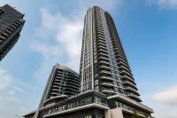 Luxury condo w breathtaking sunset views close to airport & downtown Mississauga
