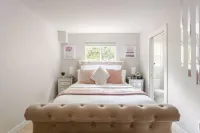 Luxurious & Modern 2 Bedroom private Suite in Coquitlam