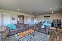 Lake-View Escape w/ Private Beach Resort Access! - Wifi