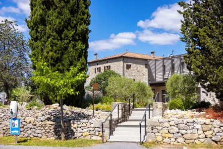 Logis Auberge les Murets Hotel Restaurant Spa Отели в г. Рокль