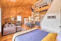 Updated Mtn View Studio w/ Loft - Near River! - Homestays