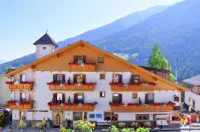 Hotel Traube - Stelvio Hotels in Solda