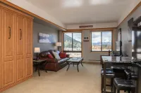 2759 Slopeside 1 Bedroom Condo by RedAwning - balcony