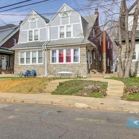 Pet-Friendly Philly Area HQ Near Lincoln Financial