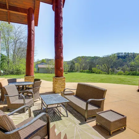 Spacious Group Getaway Near Cumberland River!