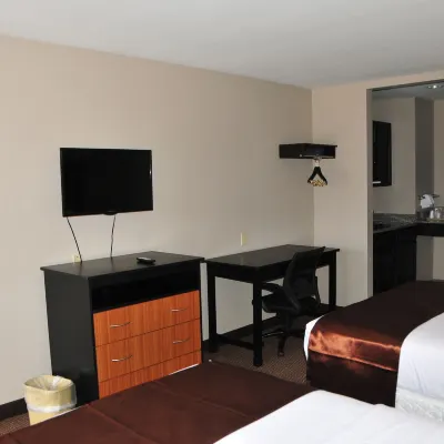 Paradise Inn & Suites Hotels near Thomas A Maher Park