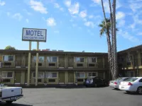 斯威克中心小屋/梅里特湖捷運飯店