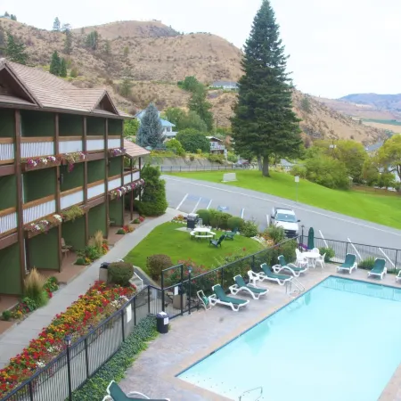 Lakeside Lodge and Suites