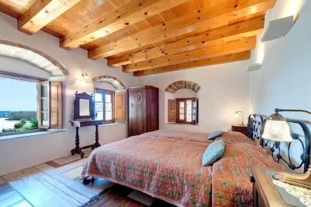 Malvasia Traditional Hotel