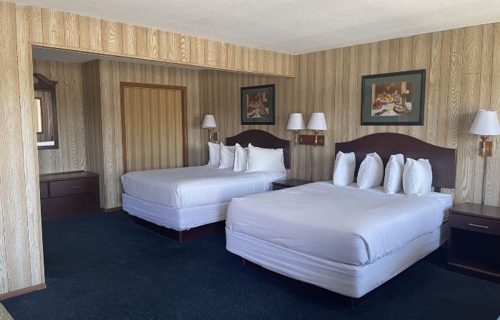 Saddle & Surrey Motel