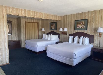 Saddle & Surrey Motel
