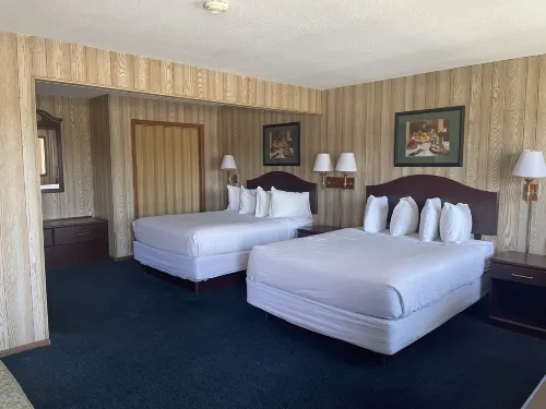 Saddle & Surrey Motel